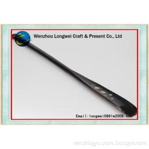 Eco-friendly plastic long handled shoe horn PP mateiral to